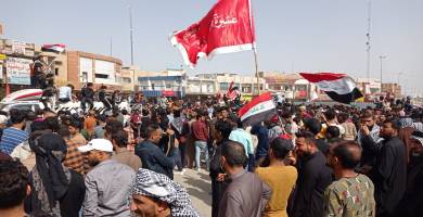 بالصور: المئات يتظاهرون في الناصرية احتجاجاً على إرتفاع اسعار المواد الغذائية