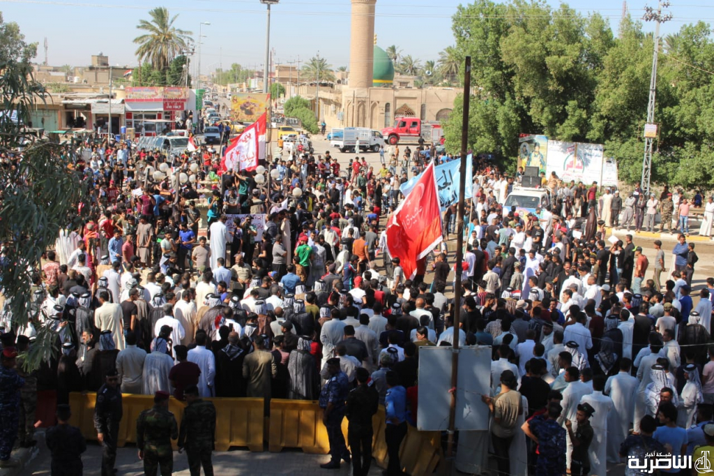  متظاهرون يطالبون باقالة الادارة المحلية في الدواية وتحسين الخدمات