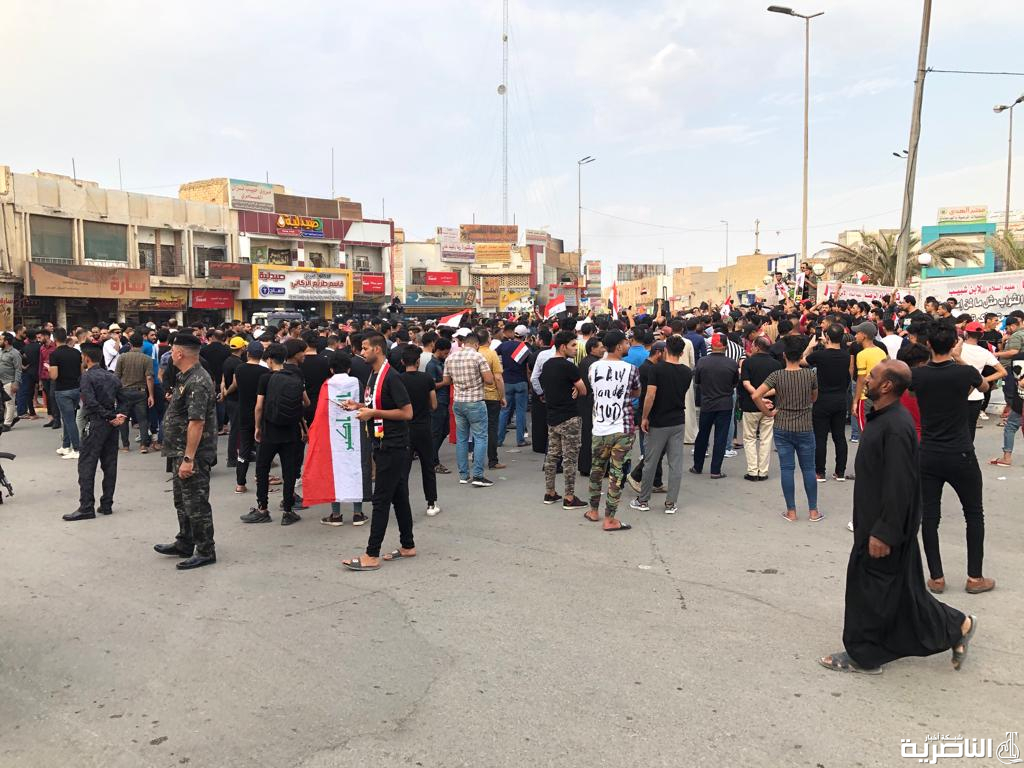 العشرات يتظاهرون في الناصرية ويرددون شعار "نريد اسقاط النظام"