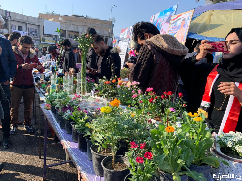 بالصور: بازار لدعم المنتج الوطني قرب ساحة التظاهر في الناصرية