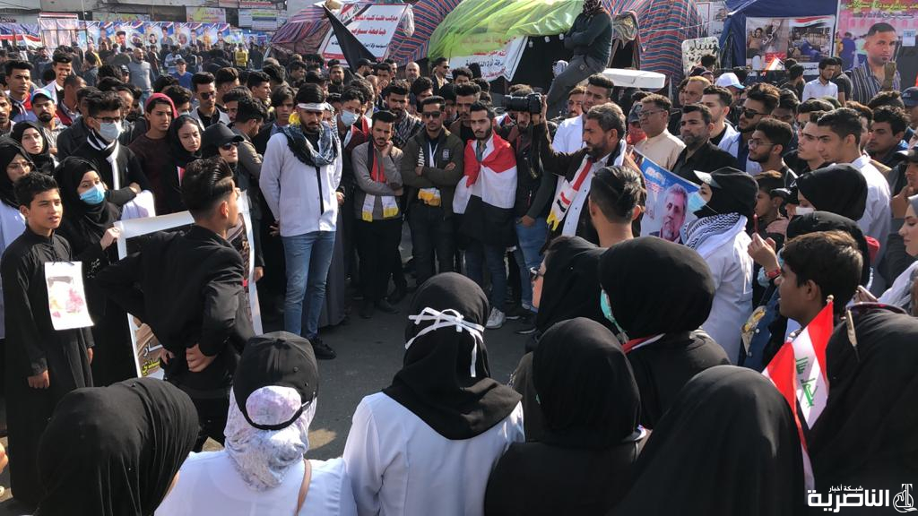بالصوز: طلبة واساتذة جامعيون في ساحة التظاهر بالناصرية