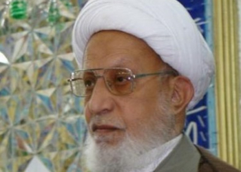 اية الله الشيخ محمد باقر الناصري في مسجد اهل البيت (من الارشيف).