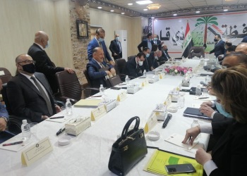 وزراء الحكومة العراقية في قاعة الاجتماعات بالكلية العسكرية في الناصرية