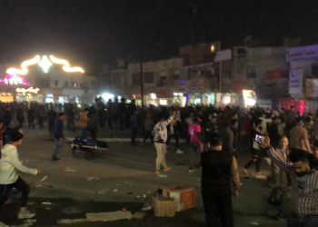شهود عيان: المحتجون يستعيدون السيطرة مجددا على ساحة الحبوبي بعد انسحاب الشرطة الاتحادية