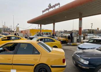 بالصور: أزمة  البنزين تتفاقم مجدداً في الناصرية 