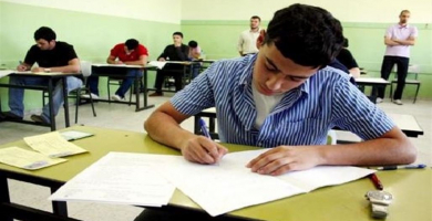 طلاب يودون الامتحانات (من الارشيف).