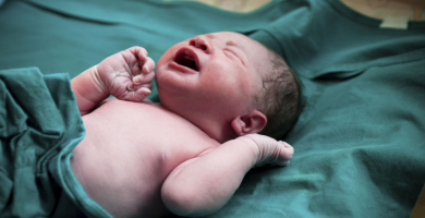 طفل حديث الولاده(من الارشيف).