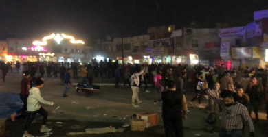 شهود عيان: المحتجون يستعيدون السيطرة مجددا على ساحة الحبوبي بعد انسحاب الشرطة الاتحادية