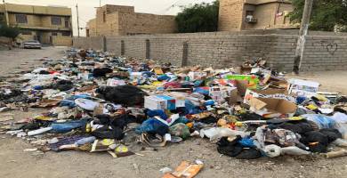 بالصور: منطقة الفداء في الناصرية تشكو تكدّس  النفايات وغياب البلدية 