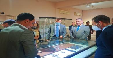 بالصور: السفير الفرنسي في العراق برفقة محافظ ذي قار يجريان جولة في متحف الناصرية 