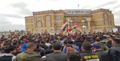 بالصور:  المعتصمون امام شركة نفط ذي قار يتظاهرون قرب ديوان المحافظة 