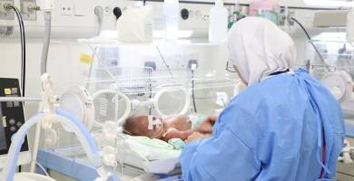 العثور على طفلة حديثة الولادة تركها ذووها بمستشفى في الناصرية