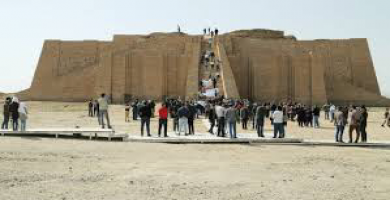 السياحة العراقية تُباشر بتنظيم رحلاتٍ محلية لمدينة أُور واهوار ذي قار 