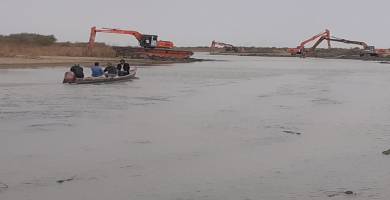 بالصور: حملة لكري شط "ابو لحية" في قضاء الإصلاح لضمان منسوب مائي للاهوار
