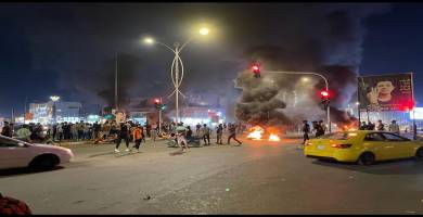 شهود عيان: اغلاق تقاطع بهو الادارة المحلية وسط الناصرية بالاطارات المحترقة