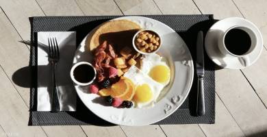 7 أطعمة ومشروبات لا تتناولها في وجبة الإفطار