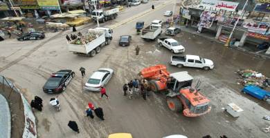 بلدية الناصرية: الاستعانة بالجهد الخدمي للدوائر الحكومية واسناد شرطة ذي قار لرفع النفايات من شوارع المدينة