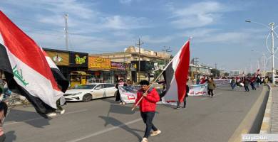 الخريجون امام مبنى محافظة ذي قار يعلقون اعتصامهم اسبوعين 