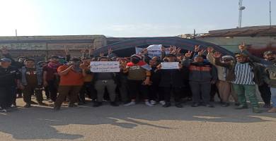 بالصور: اضراب عام لعمال النظافة في بلدية قلعة سكر مطالبين بتثبيثهم على الملاك 
