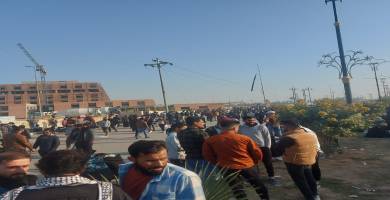 بالصور: استمرار اعتصام الخريجين لليوم الثاني امام مبنى محافظة ذي قار