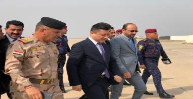 بالصور: وزير العدل يصل مطار الناصرية ويجري جولة في دوائر التسجيل العقاري
