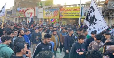 بالصور: المئات يتظاهرون في الناصرية احتجاجاً على ارتفاع سعر صرف الدولار