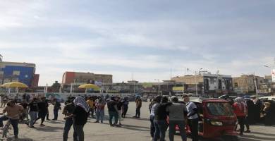 بالصور: خريجون يتظاهرون وسط الناصرية للمطالبة بالتعيين