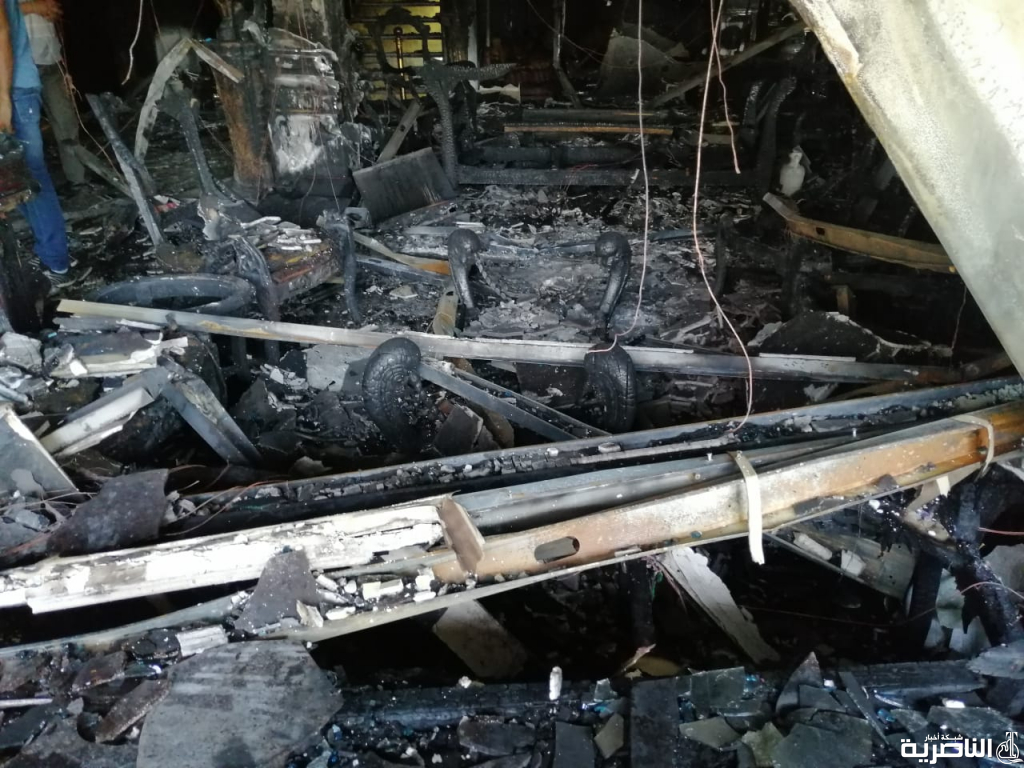 اثار الحريق الذي التهم فندق الجنوب وسط الناصرية