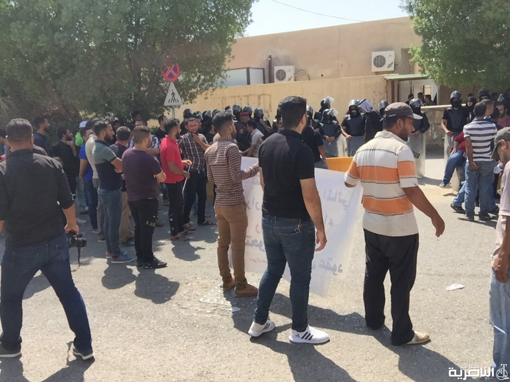 الناصرية: العشرات من الاجراء يتظاهرون لتفعيل قرار تحويلهم لمتعاقدين