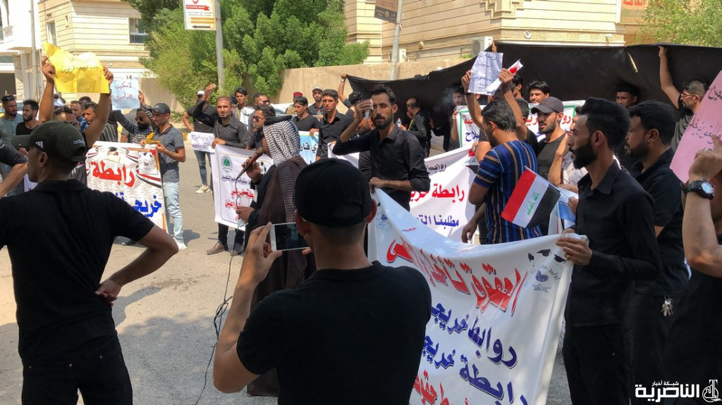 بالصور: خريجو ذي قار يتظاهرون مجددا للمطالبة بالتعيينات