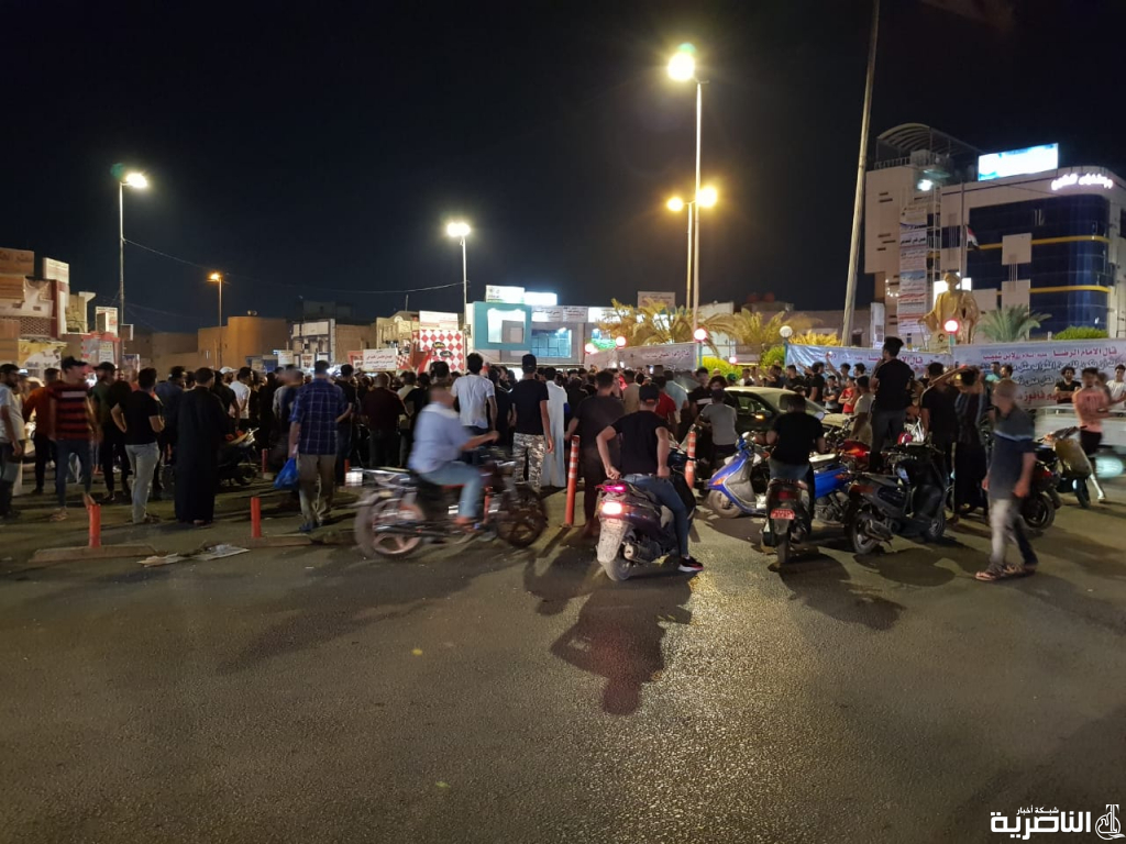 العشرات يتظاهرون وسط الحبوبي استعداد ليوم غد الجمعة