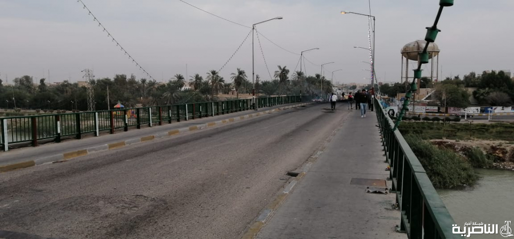 بالصور: قطع جسر النصر في مدينة الناصرية