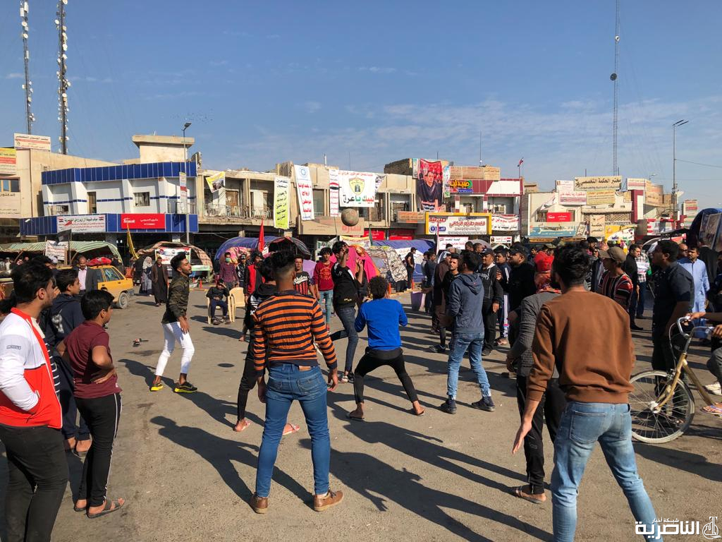 بالصور: مباراة بكرة الطائرة بين المتظاهرين في ساحة الاعتصام بالحبوبي