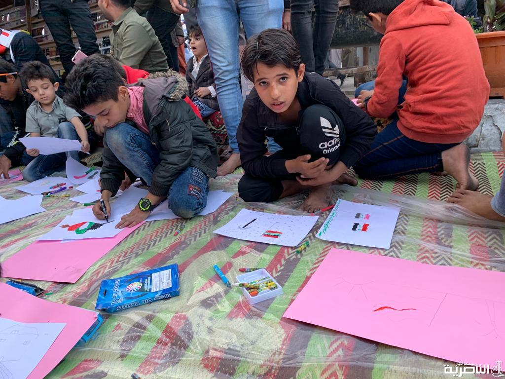بالصور: مرسم للاطفال في ساحة الاعتصام بالناصرية بعنوان "العراق ثورة الفن"