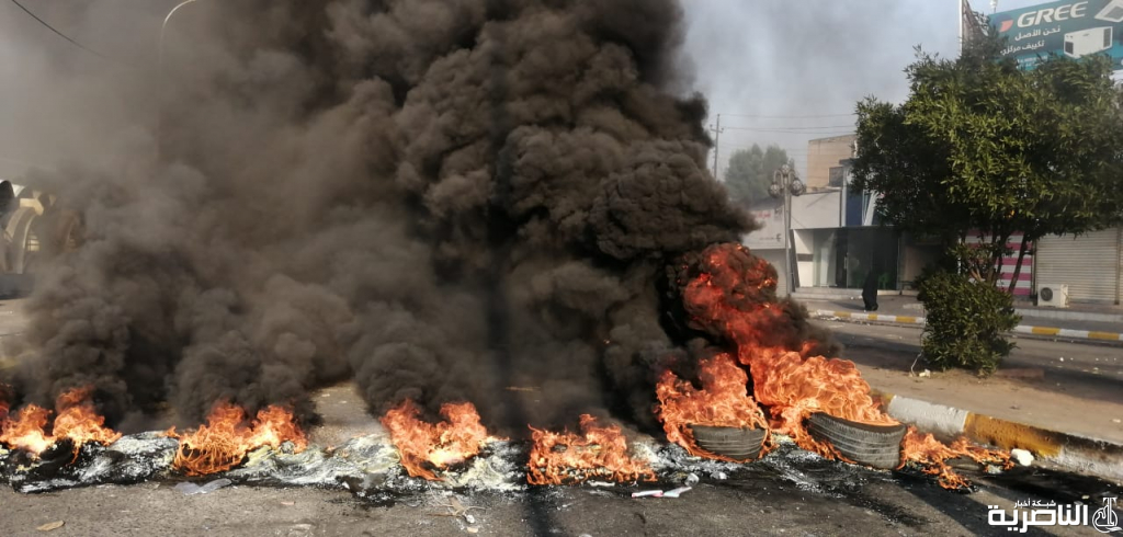 بالصور: الاطارات المحترقة تغلق تقاطع البهو والتربية وسط الناصرية