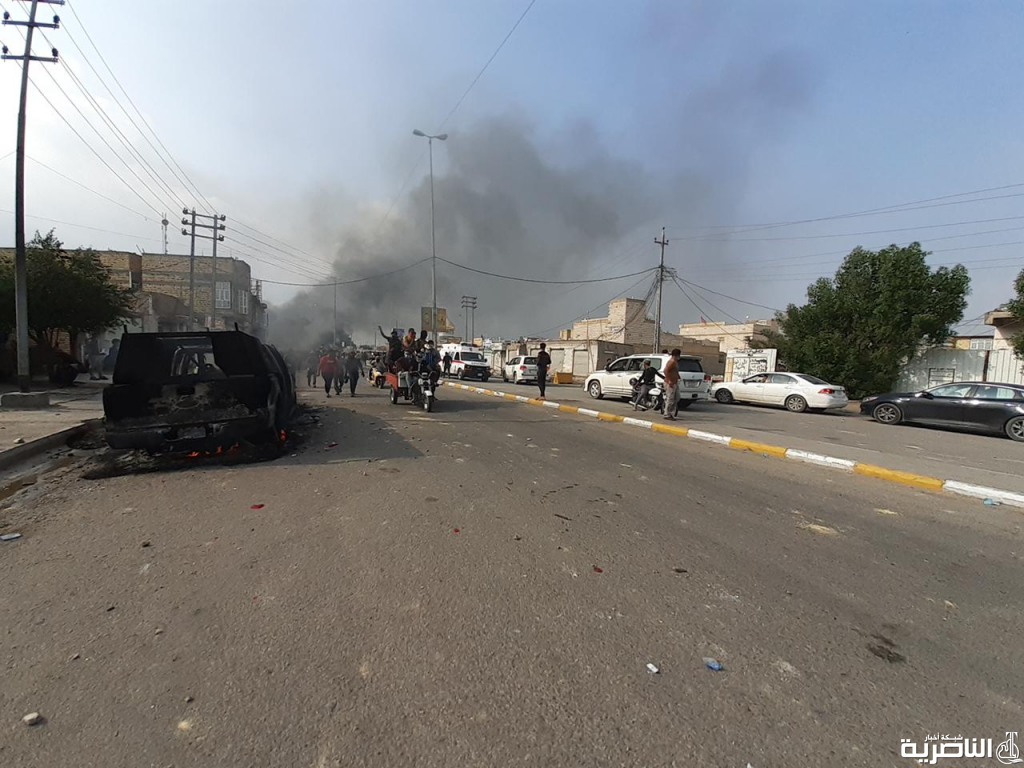 بالصور: محتجون يقطعون الطريق الذي يربط الناصرية بمحافظة واسط