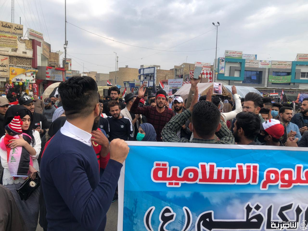 بالصور: طلبة الجامعات يشاركون المتظاهرين في ساحة الحبوبي