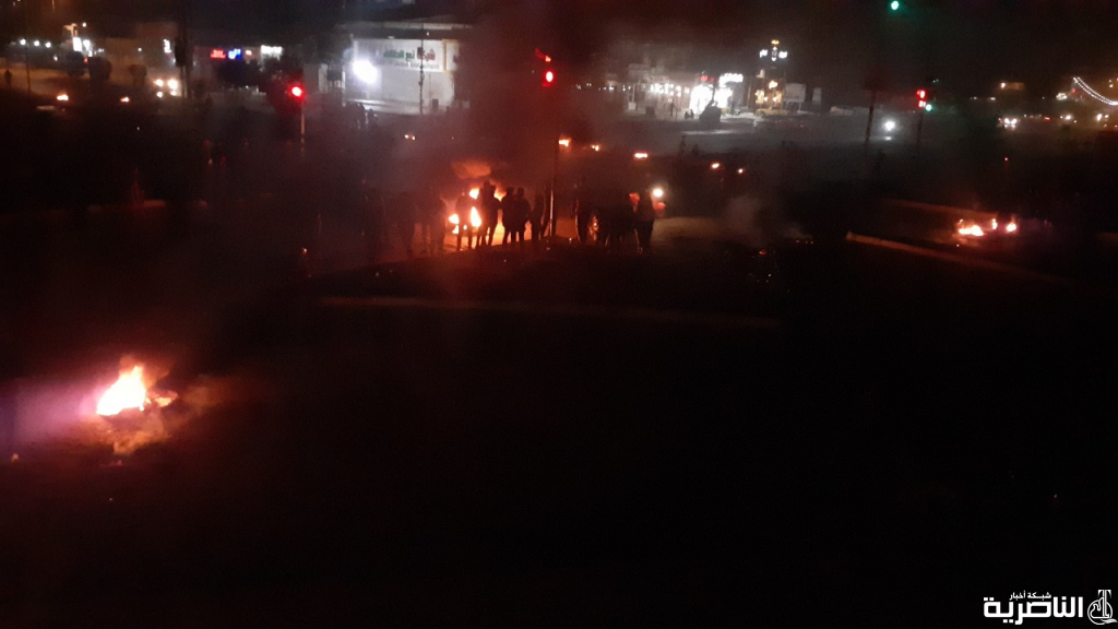 بالصور: حرق للاطارات وغلق لبعض الشوارع الرئيسة في الناصرية