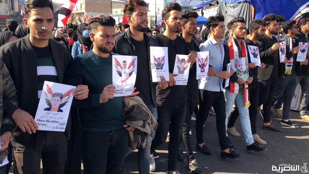 بالصور: استمرار توافد طلبة واساتذه كليات ذي قار الى ساحة الاعتصام في شارع الحبوبي