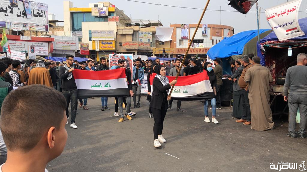 بالصور: الطلبة الجامعيون يواصلون اعتصامهم في ساحة الحبوبي بالناصرية