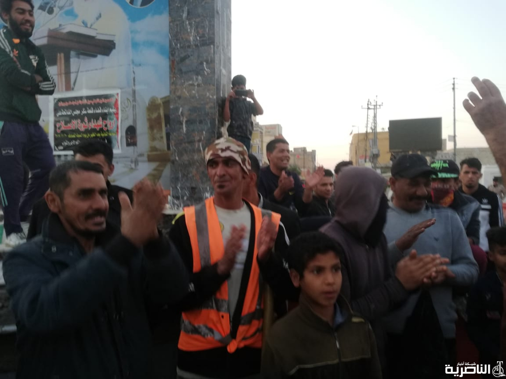 بالصور: عمال النظافه في قلعة سكر يتظاهرون ويعلنون الاضراب لحين تسلم رواتبهم
