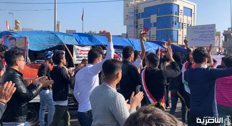 بالصور: تجدد تظاهرات الطلاب والكوادر التربوية في ساحة الحبوبي وسط الناصرية