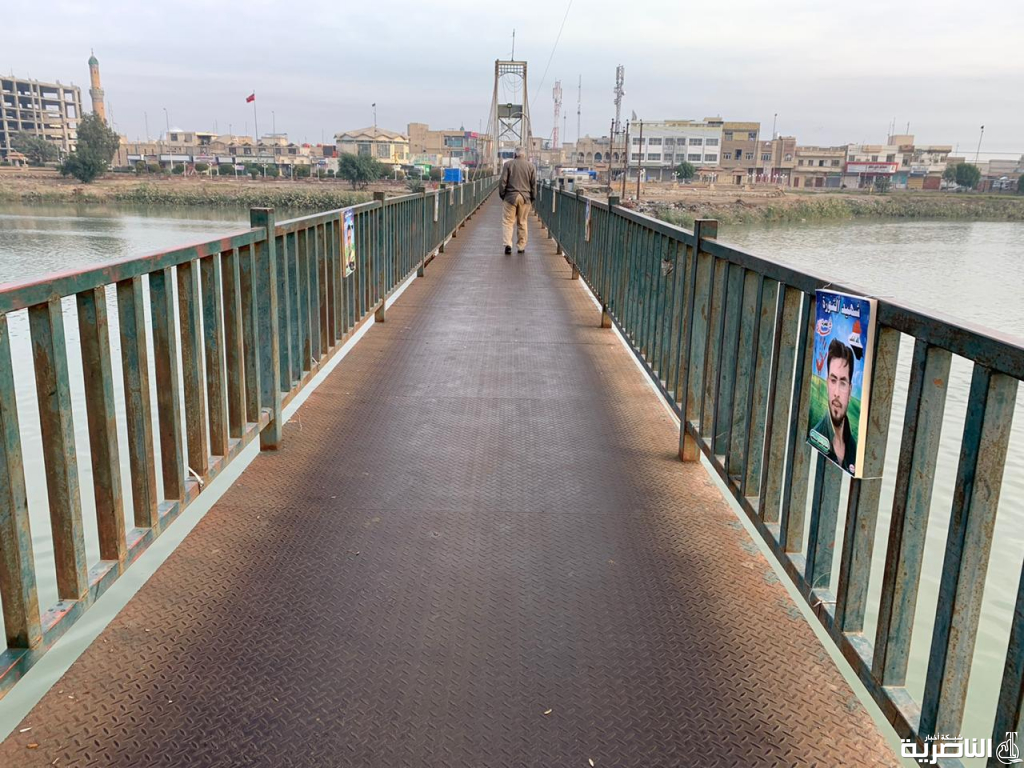 صور الشهداء تزيّن جسر المشاة في الناصرية