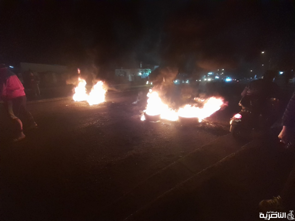 بالصور: حرق للاطارات وغلق لبعض الشوارع الرئيسة في الناصرية
