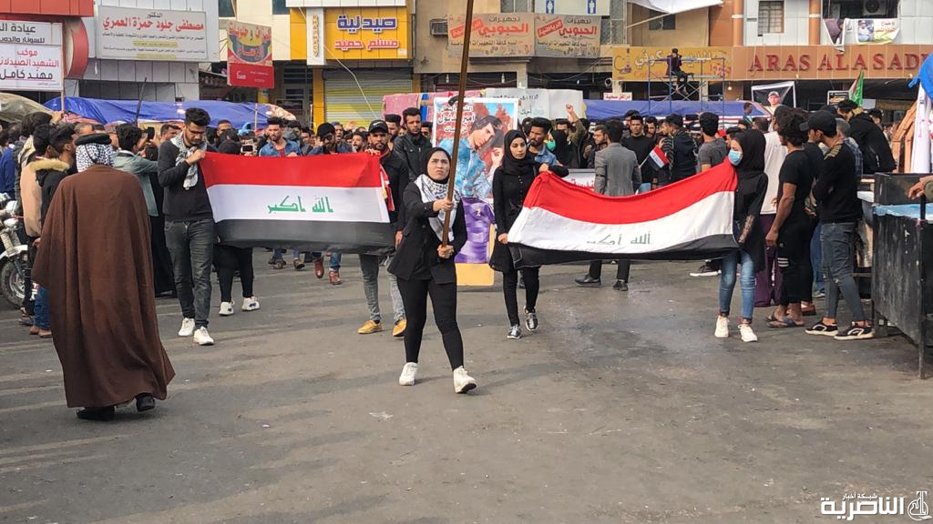 بالصور: الطلبة الجامعيون يواصلون اعتصامهم في ساحة الحبوبي بالناصرية
