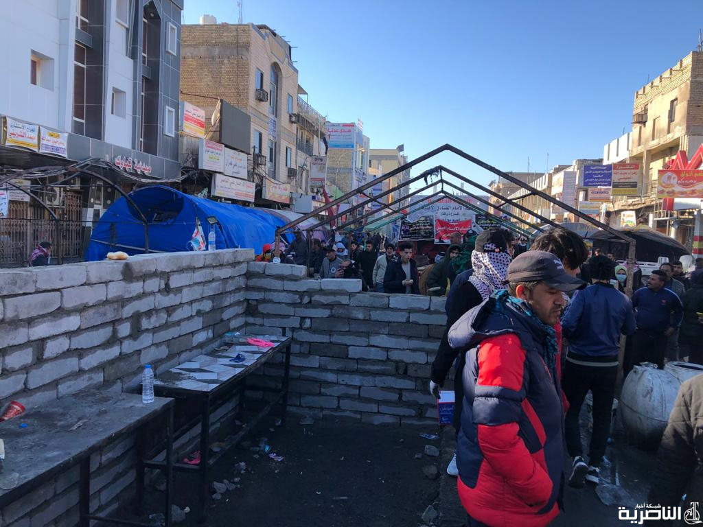 الان قتال شرس بين الجيش العراقي الذي دربه الامريكان والشعب بساحة الحبوبي الان قتال شرس بين الجيش العراقي الذي دربه الامريكان والشعب بساحة الحبوبي