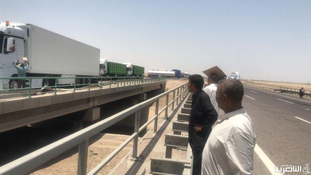 ابو طبع ما يجوز !مجرمو رفحا يقطعون الطريق الدولي ابو طبع ما يجوز !مجرمو رفحا يقطعون الطريق الدولي