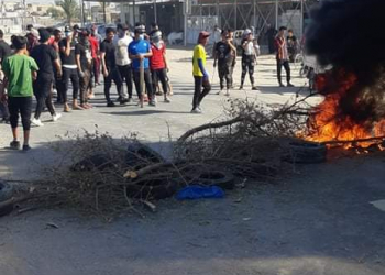 حرق اطارات من مواطنين في منطقة ابو فياض 