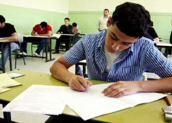 طلاب يودون الامتحانات (من الارشيف).