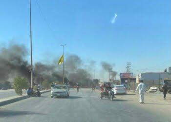 حرق اطارات في شارع العام (من الارشيف).